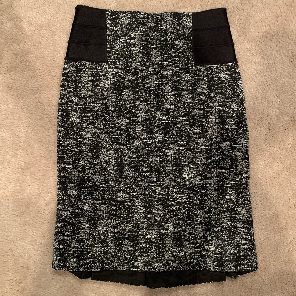Bebe Tweed Black & White Skirt w/Satin - Size 00